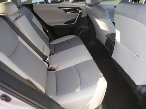 Used 2020 Toyota RAV4 XLE Premium image 16