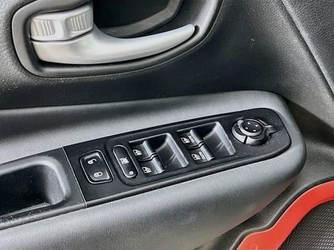 Used 2023 Jeep Renegade Trailhawk AWD/4WD image 9