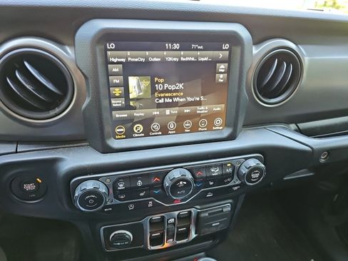 Used 2022 Jeep Wrangler Unlimited Sport AWD/4WD image 22