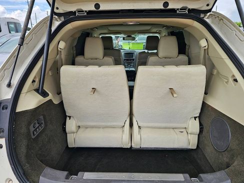 Used 2013 Lincoln MKT AWD image 7