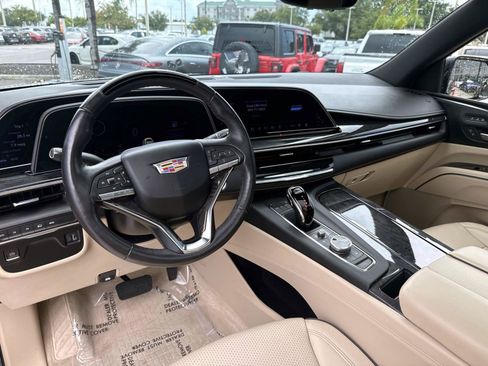 Used 2023 Cadillac Escalade ESV Premium Luxury AWD/4WD image 18