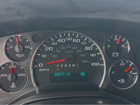 Used 2017 Chevrolet Express 3500 LT w/ LT Preferred Equipment Group RWD image 3