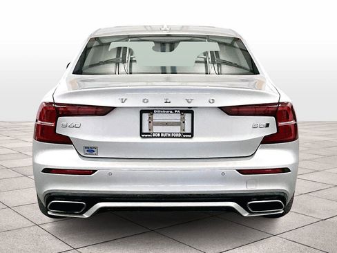 Used 2022 Volvo S60 B5 Momentum w/ Advanced Package image 4