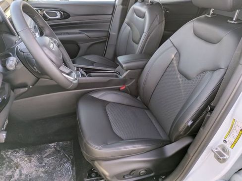 Certified 2026 Jeep Compass Latitude w/ Sun and Sound Group image 11