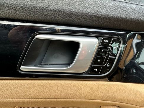 Used 2018 Porsche Panamera image 19