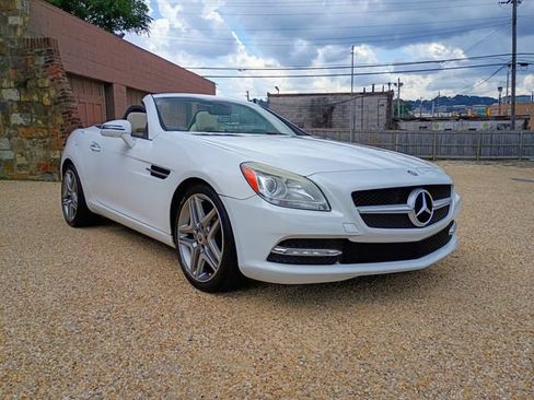 Used 2015 Mercedes-Benz SLK 250 image 2