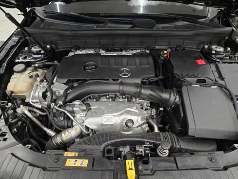 Used 2021 Mercedes-Benz GLB 250 image 12