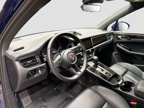 Used 2024 Porsche Macan AWD/4WD image 10