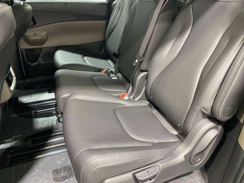 New 2026 Kia Carnival EX FWD image 11