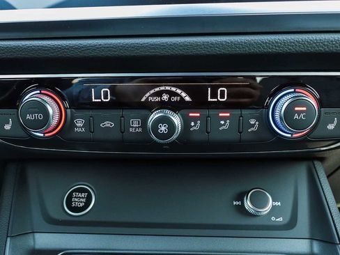 Used 2025 Audi Q3 2.0T Premium w/ Convenience Package image 16