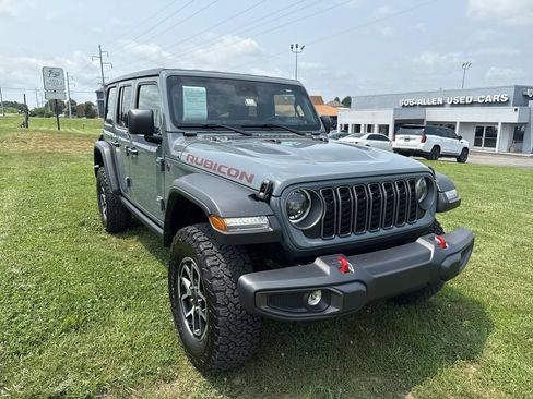 Used 2025 Jeep Wrangler Unlimited Rubicon w/ Convenience Group AWD/4WD image 15
