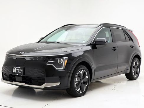 Used 2024 Kia Niro Wind w/ Wind Preserve Package FWD image 2