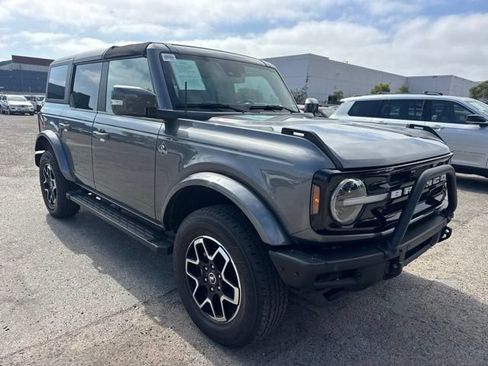 Used 2023 Ford Bronco Outer Banks AWD/4WD image 3
