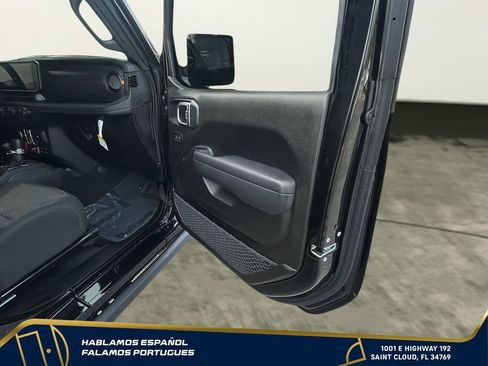 Used 2025 Jeep Gladiator Mojave w/ Safety Group AWD/4WD image 30
