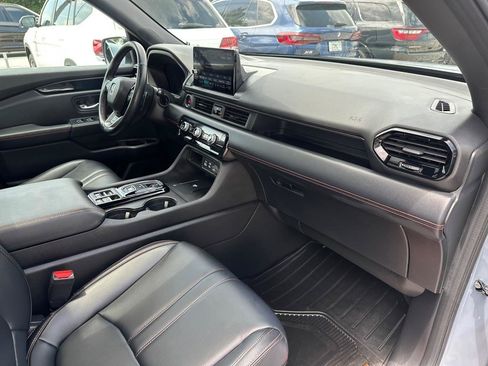 Used 2023 Honda Pilot TrailSport image 24