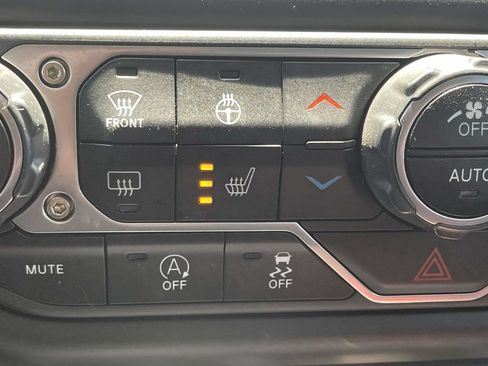 Used 2022 Jeep Gladiator Mojave w/ Cold Weather Group AWD/4WD image 38