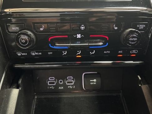 Used 2024 Jeep Grand Cherokee Laredo X w/ Luxury Tech Group I RWD image 25