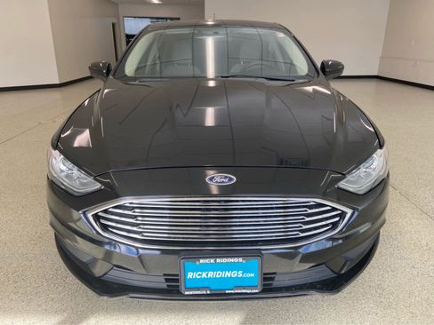 Used 2018 Ford Fusion SE image 3