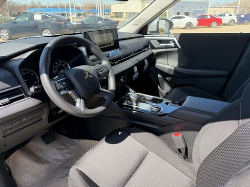 New 2026 Mitsubishi Outlander ES image 23