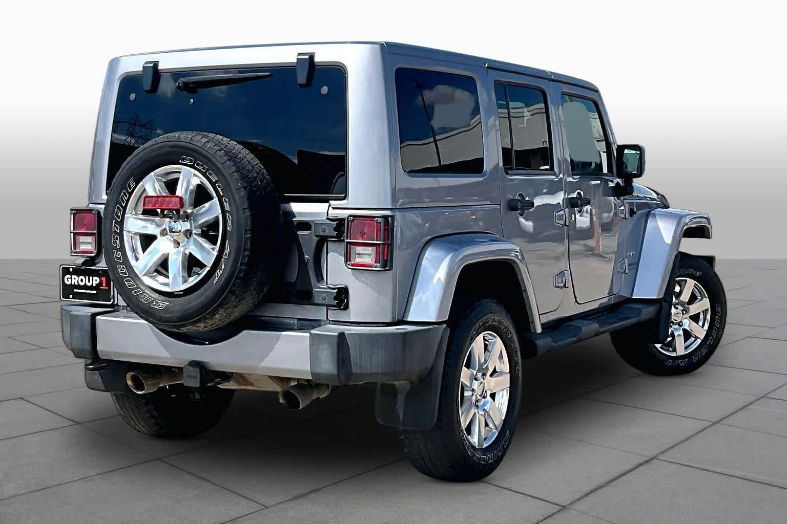 Used 2017 Jeep Wrangler Unlimited Sahara w/ Connectivity Group AWD/4WD image 13