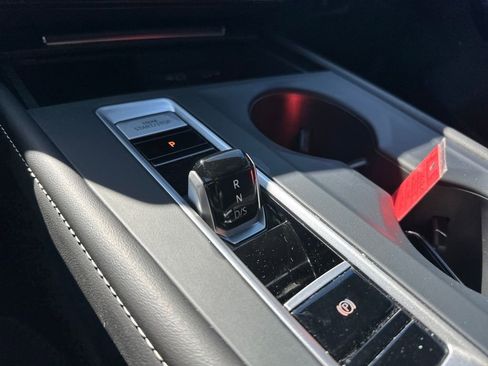 Used 2025 Volkswagen Atlas Cross Sport SE image 27