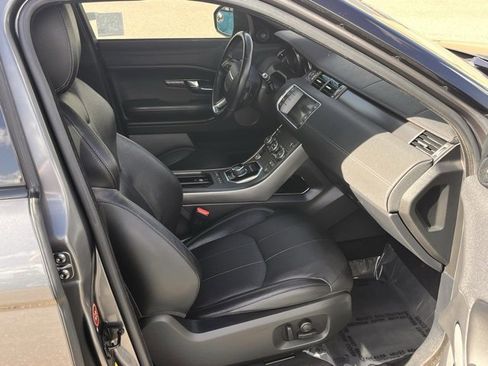 Used 2019 Land Rover Range Rover Evoque SE Premium image 8