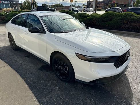 Certified 2025 Honda Accord SE image 3