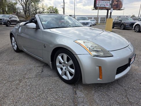 Used 2005 Nissan 350Z Touring image 3