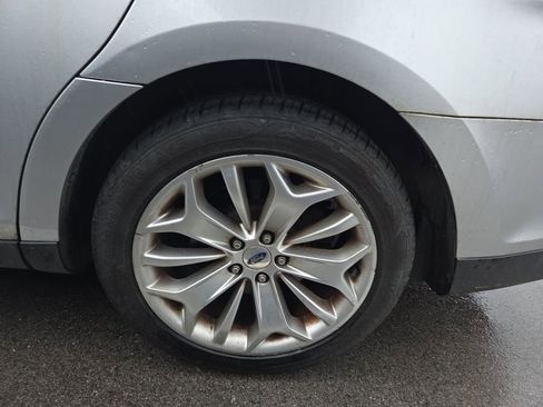 Used 2019 Ford Taurus Limited image 7