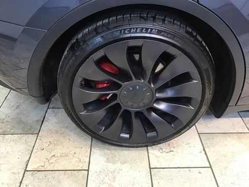 Used 2022 Tesla Model Y Performance image 22