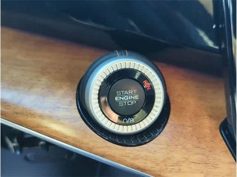 Used 2022 Jeep Grand Wagoneer Series III w/ Rear Seat Video Group 1 AWD/4WD image 17