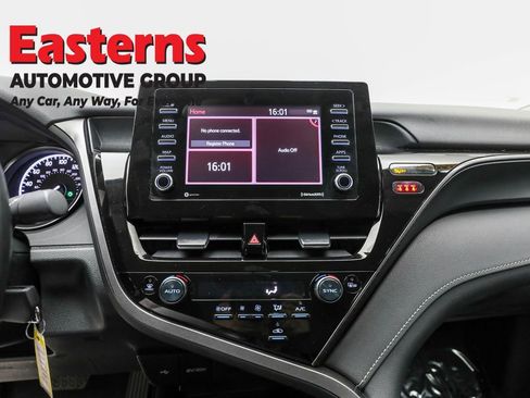 Used 2024 Toyota Camry SE image 12