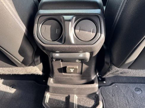Used 2019 Jeep Wrangler Unlimited Sahara w/ Advanced Safety Group AWD/4WD image 15