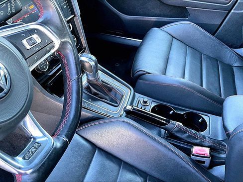Used 2018 Volkswagen GTI Autobahn FWD image 11