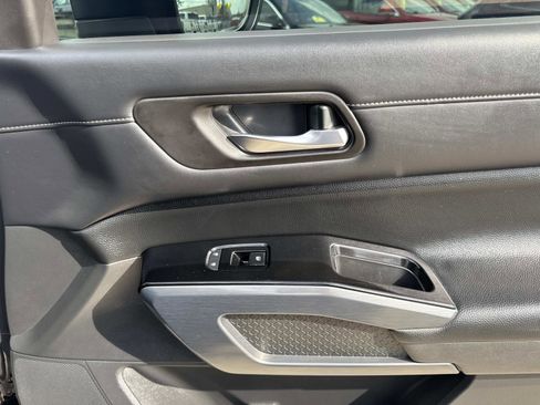 Used 2022 Nissan Pathfinder SL w/ SL Premium Package image 15