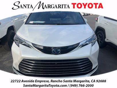 Certified 2025 Toyota Sienna Platinum