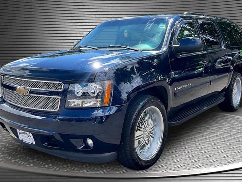 Used 2008 Chevrolet Suburban LT w/ LT Preferred Equipment Group AWD/4WD image 3