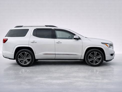 Used 2017 GMC Acadia Denali w/ Technology Package image 4