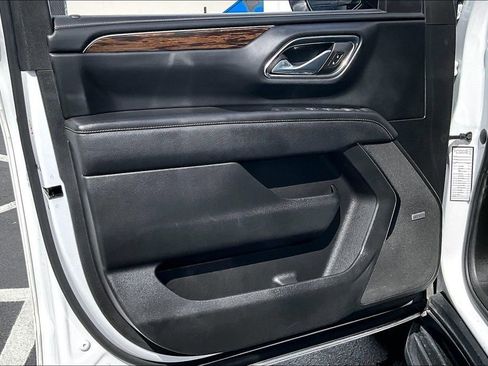 Used 2023 Chevrolet Suburban Premier image 19