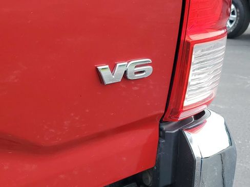 Used 2017 Toyota Tacoma SR5 AWD/4WD image 30
