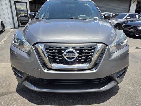 Used 2018 Nissan Kicks SR FWD image 2
