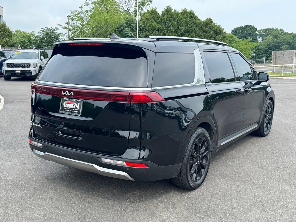 Used 2024 Kia Carnival SX FWD image 4