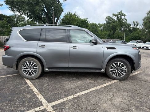 Used 2021 Nissan Armada SL w/ Captain's Chairs Package AWD/4WD image 4