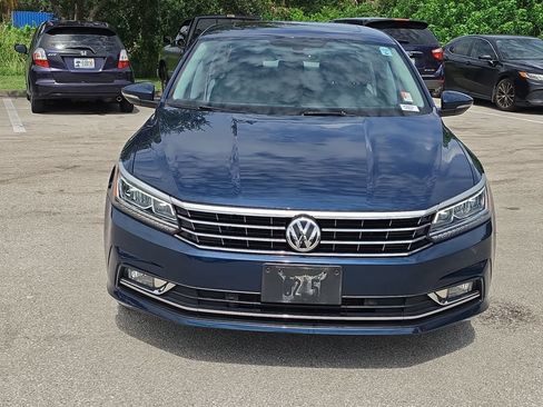 Used 2018 Volkswagen Passat 2.0T SE FWD image 2