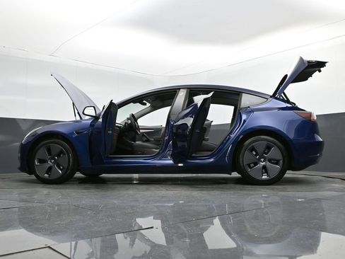 Used 2023 Tesla Model 3 Standard Range image 34