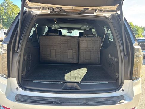 Used 2025 Chevrolet Suburban Premier AWD/4WD image 19