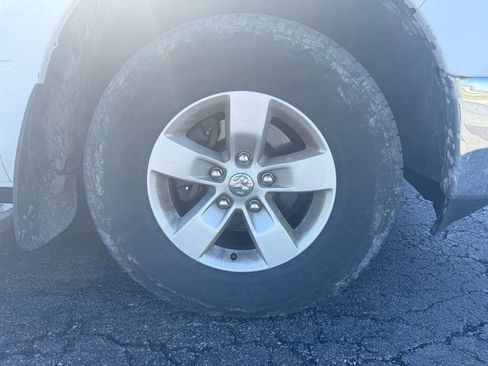 Used 2019 RAM 1500 Classic SLT w/ Luxury Group image 9