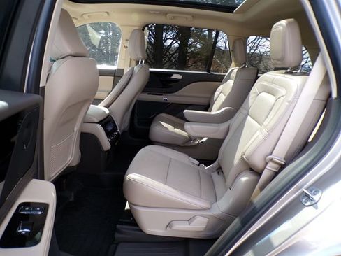 Used 2021 Lincoln Aviator Reserve w/ Equipment Group 201A image 11