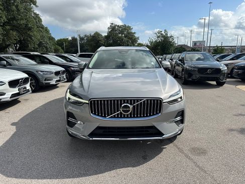 Certified 2023 Volvo XC60 B5 Ultimate w/ Climate Package image 8