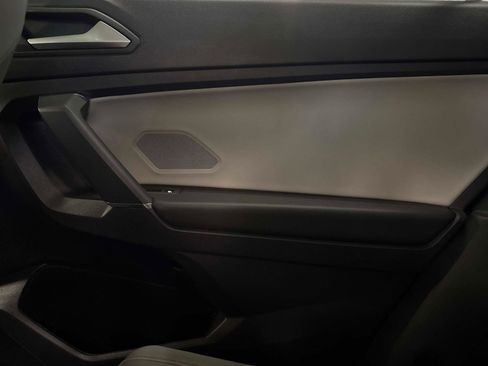 Used 2020 Volkswagen Tiguan SE image 46